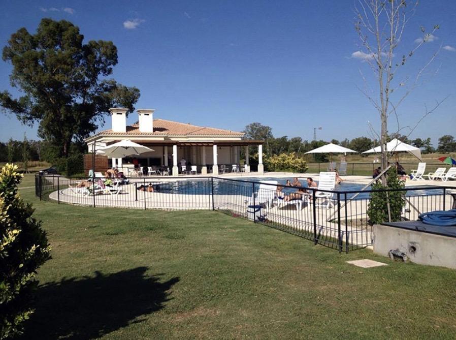 Terreno en Los Pinares C. Club