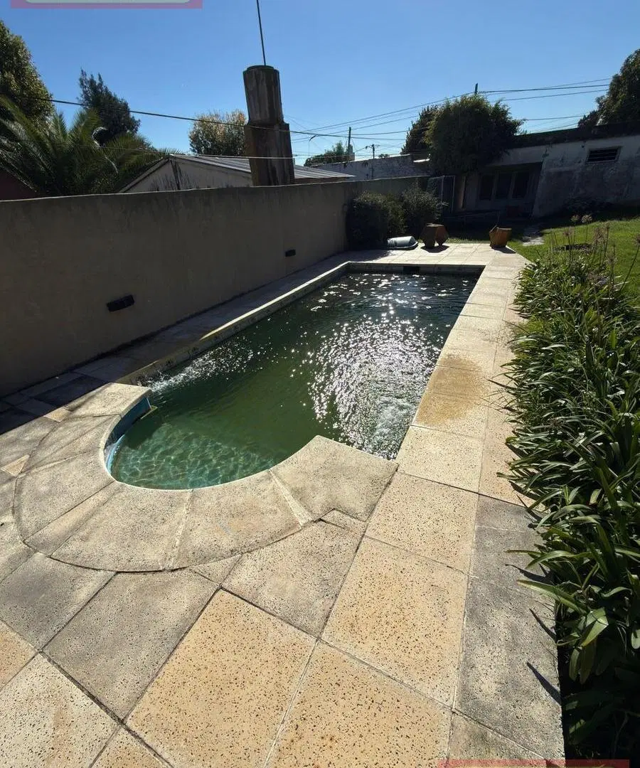 Casa sobre lote de 500m2 con gran potencial. 3
