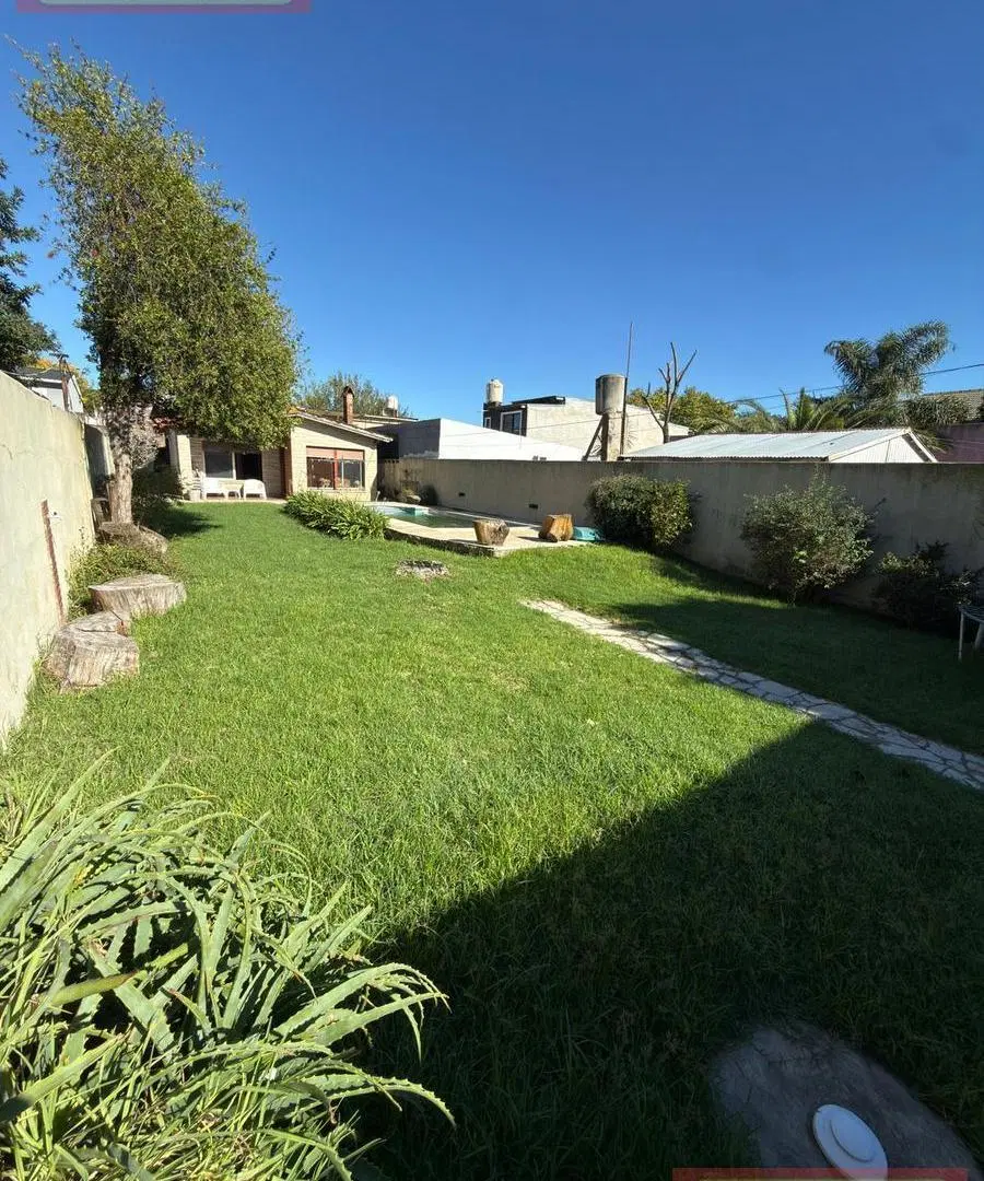 Casa sobre lote de 500m2 con gran potencial. 4