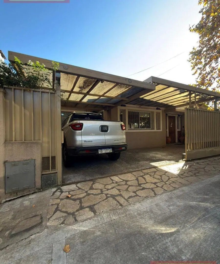 Lista para mudarse: casa refaccionada con jardín, pileta y gran suite en PA 5