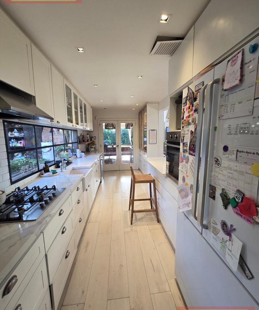 Foto de Casa de Categoría con 3 Suites, Piscina y Jardín | Barrio Cerrado, imagen 3