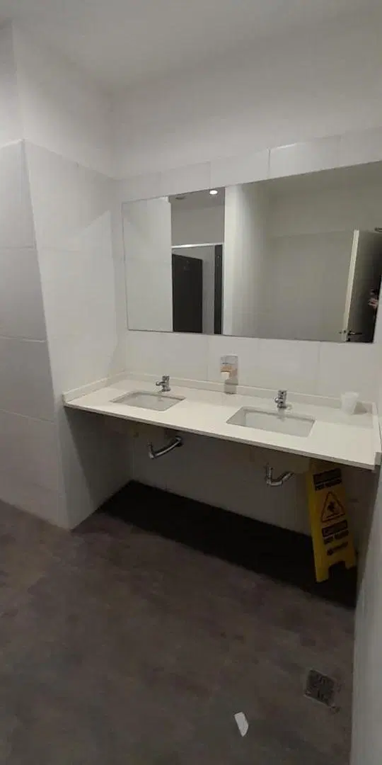 Excelente Oficina 480 m2 en 1er piso - Col. este de Panamericana km. 39 y Avda. Benavidez, Benavidez 5