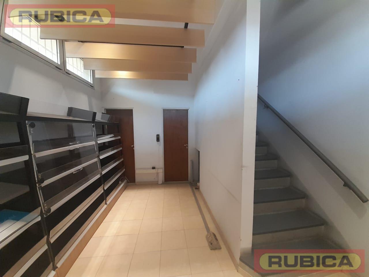 Foto de Excelente Depósito con oficinas 1.275 m2 - Area de Promoción El, imagen 3