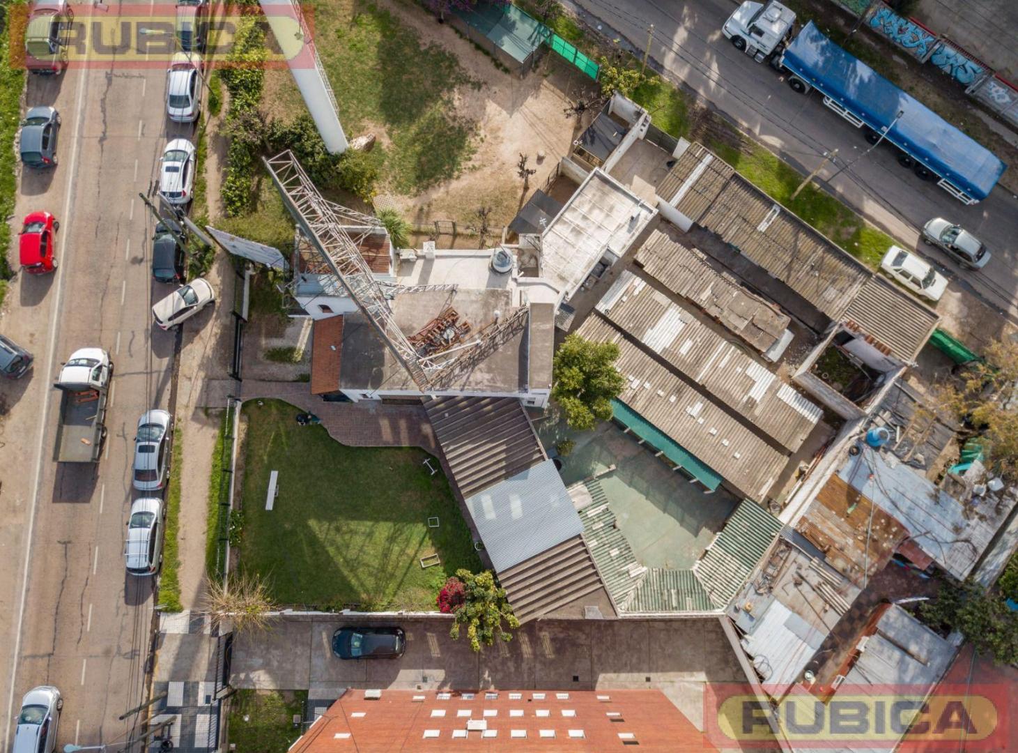 Foto de Casa apta comercial sobre colectora con carteles de publicidad, imagen 2