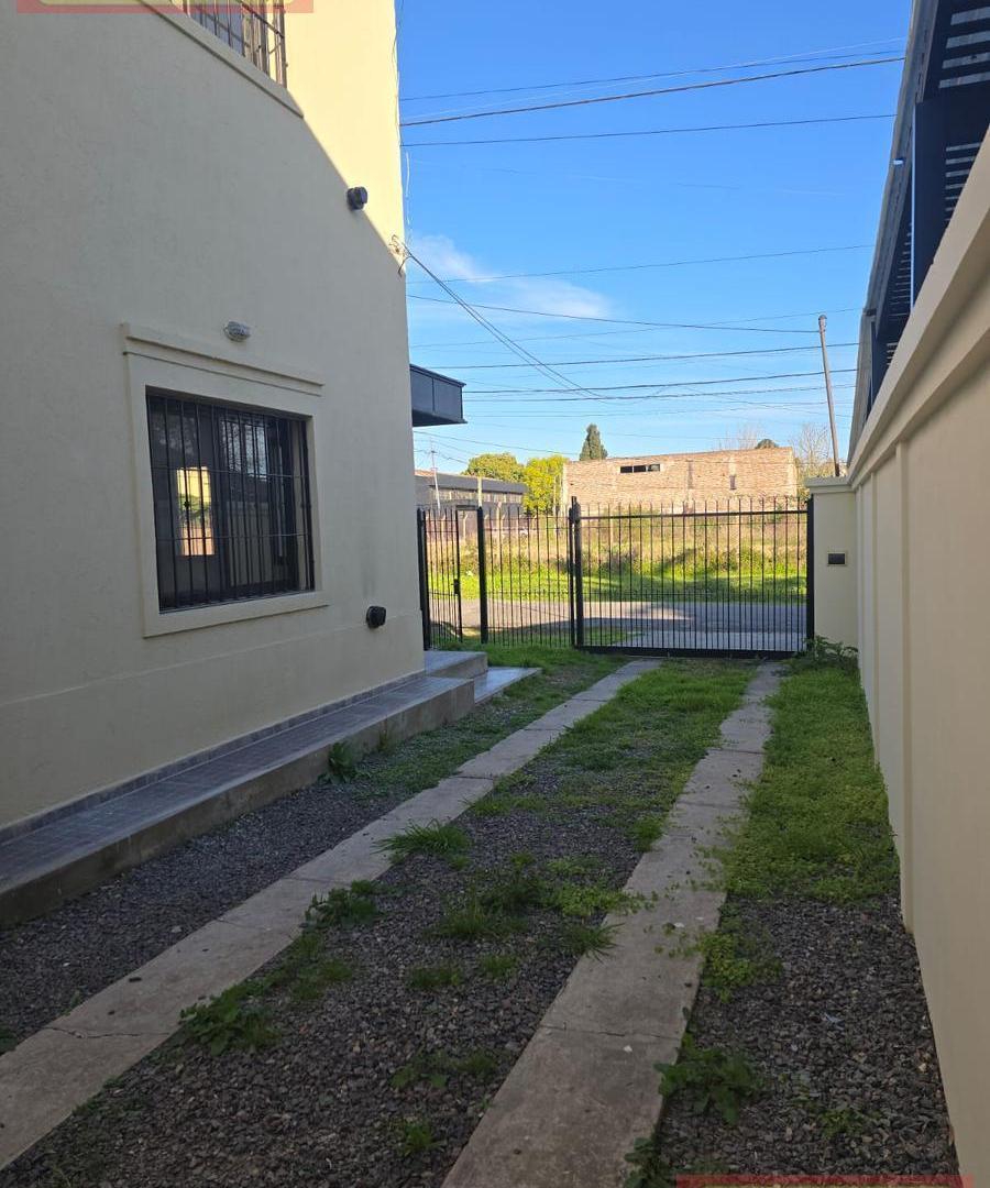 Foto de DUPLEX en ALQUILER - PILAR CENTRO. Muy buen acceso, entorno residencial, imagen 2