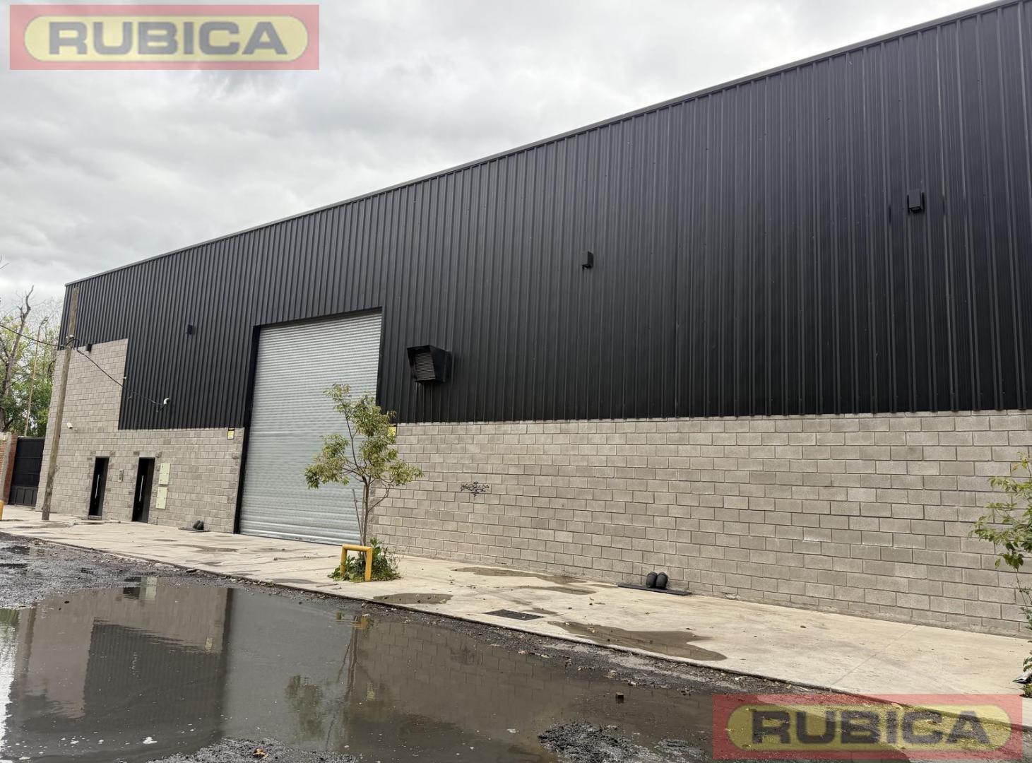 Foto de Alquiler 1.688 m2 Galpon / Deposito con oficinas en Pablo Nogues sobre, imagen 1