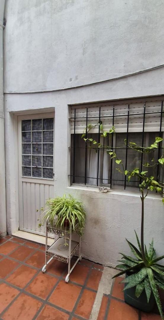 Foto de Propiedad de 4 departamentos y local o garage, imagen 3