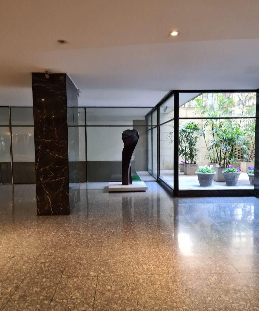 Foto de EXCELENTE 5 AMBIENTES CON DEPENDENCIA - 2 ESPACIO GUARDACOCHES Y BAULERA, imagen 5