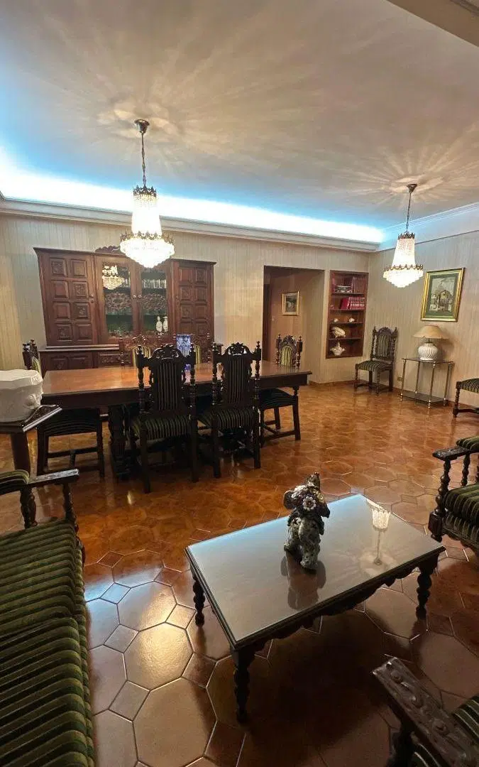 VENTA Casa de categoría con 4 habitaciones, 3 baños. Pereyra Lucena 528. Lomas de Zamora 3
