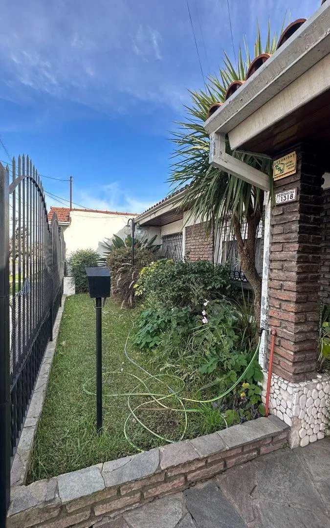 VENTA CASA 3 DORMITORIOS EN BANFIELD. PEDERNERA 1318. APTA CREDITO. 5