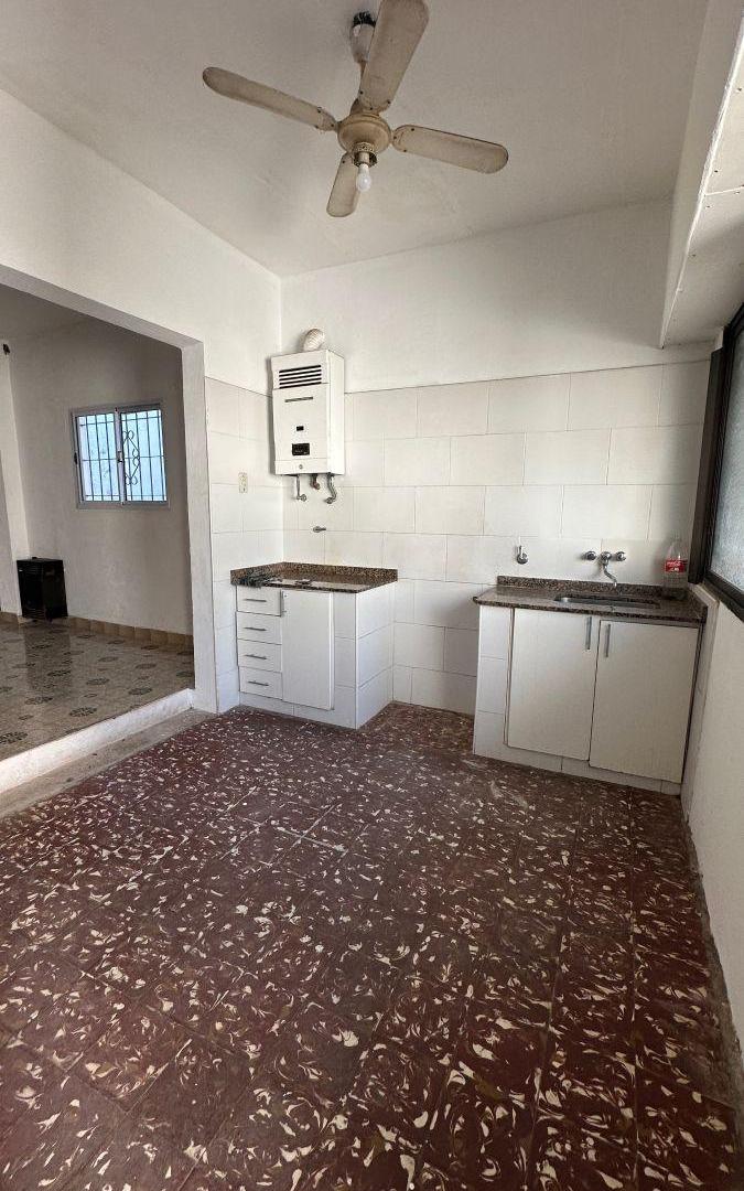 Foto de VENTA CASA AMERICANA 2 DORMITORIOS CON GARAGE Y FONDO LIBRE, imagen 1