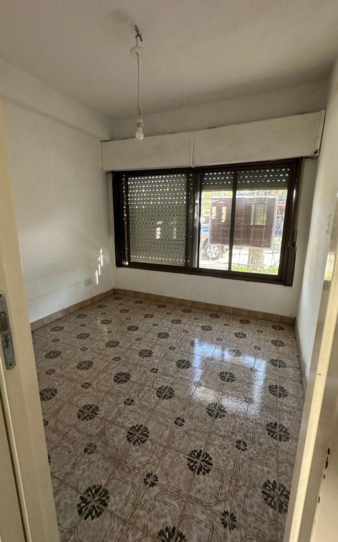 Foto de VENTA CASA AMERICANA 2 DORMITORIOS CON GARAGE Y FONDO LIBRE, imagen 4