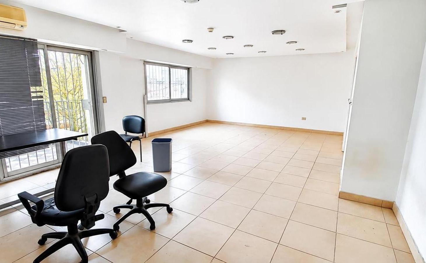 Foto de Deposito en venta - Monte Castro-, imagen 3