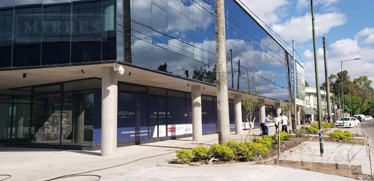 Local en venta de 100 m2 en Complejo Urbana Las Lomas - San Isidro