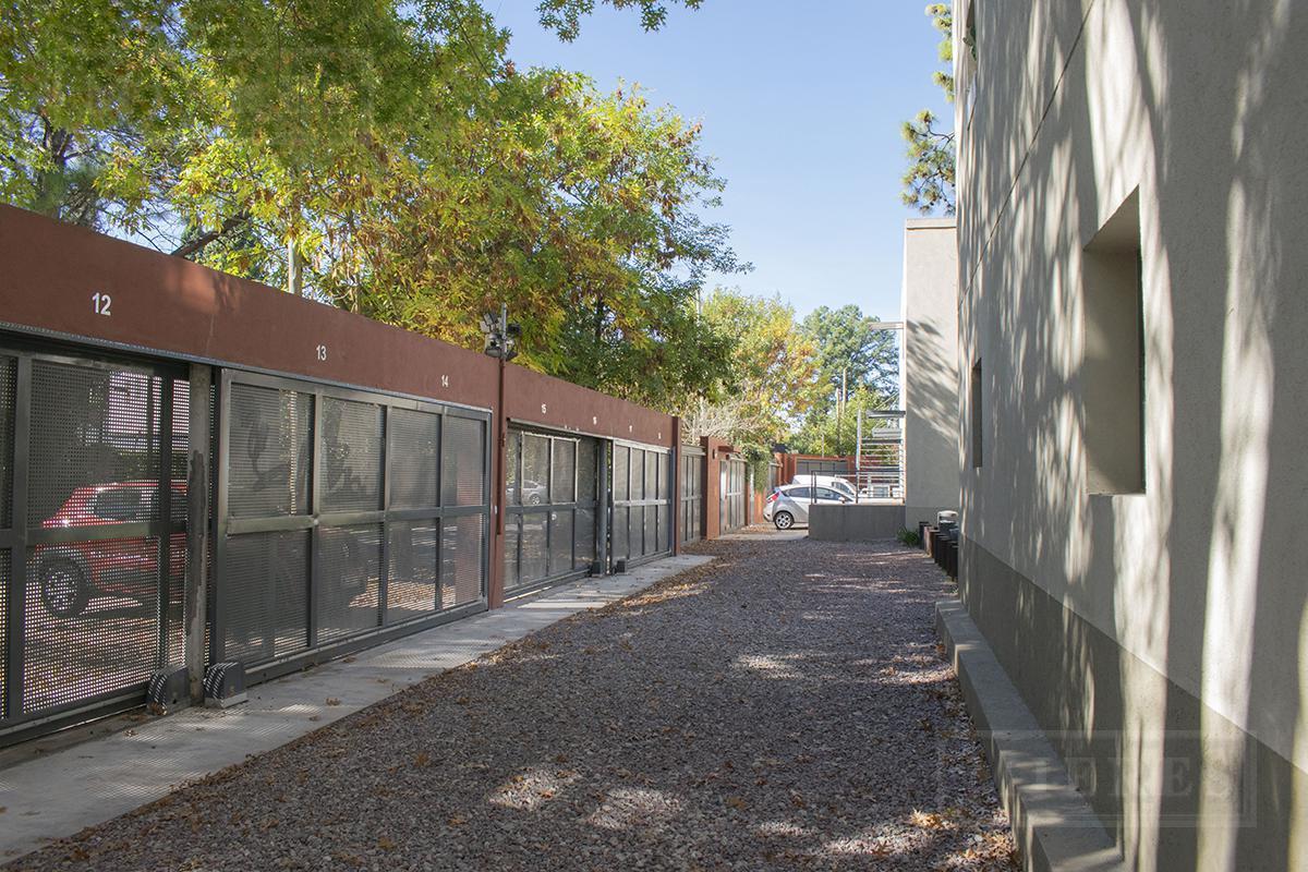 Oficina en venta con renta en el Condominio Las Pircas