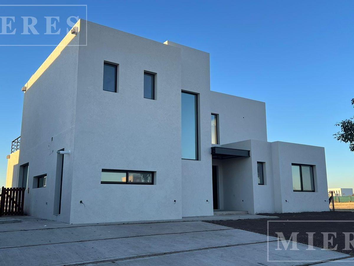 Casa en Venta Sobre Lote Interno en Puertos Barrio Riberas 5