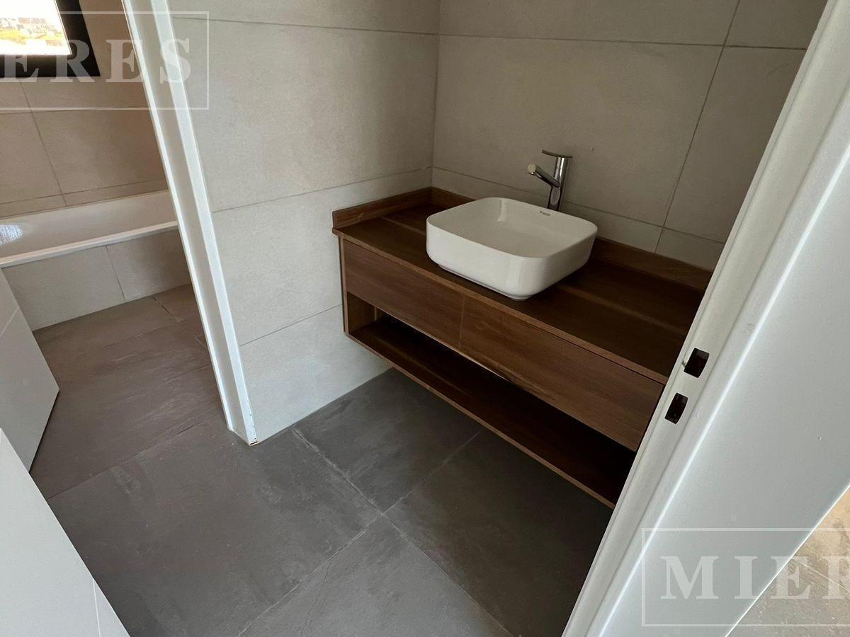 Casa en Venta Sobre Lote Interno en Puertos Barrio Riberas 1