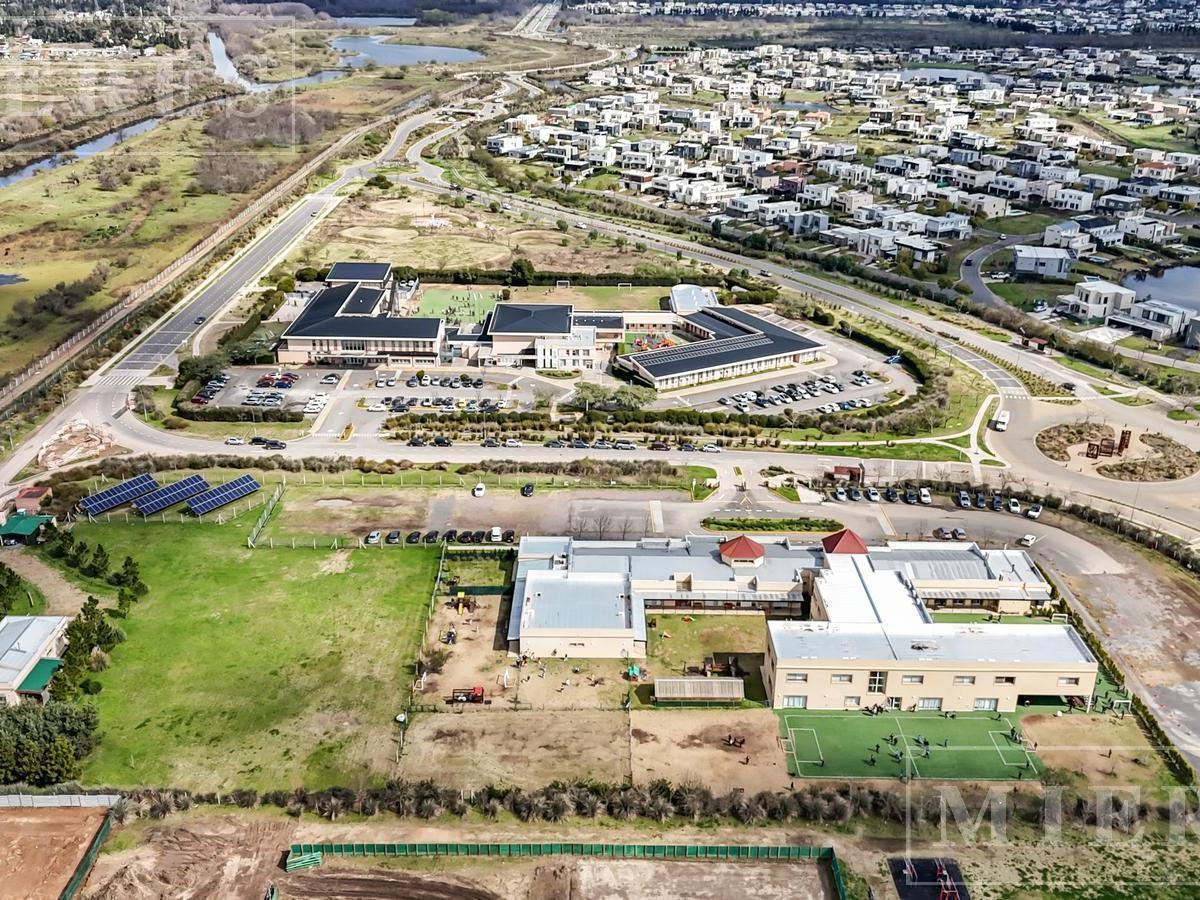 Lote a la laguna en venta en Puertos  barrio Muelles