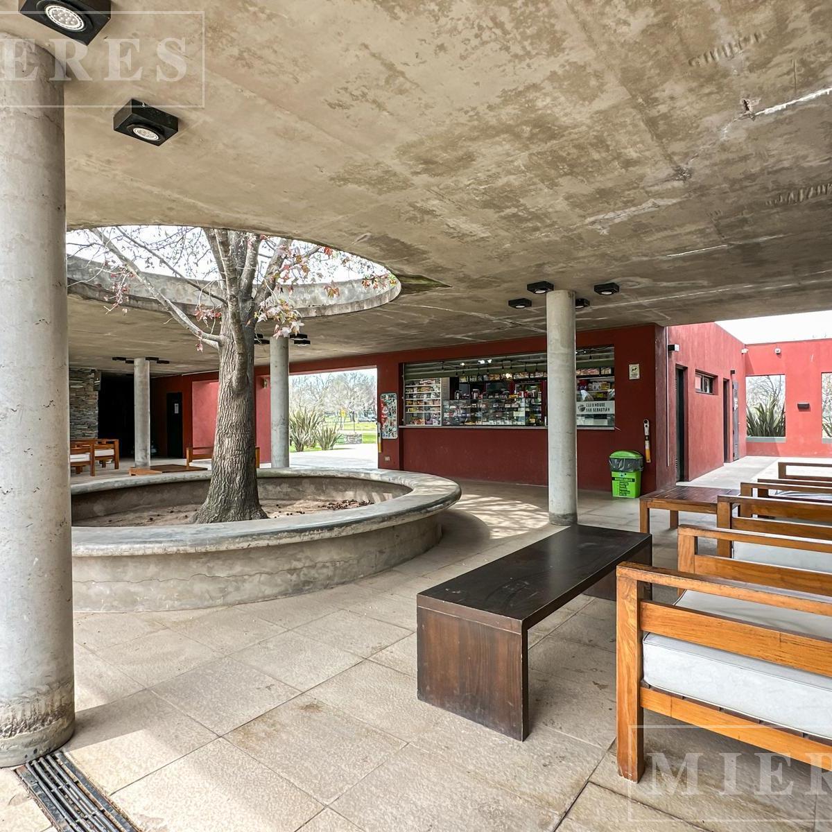 Lote a la laguna en venta en Area 10 San Sebastián
