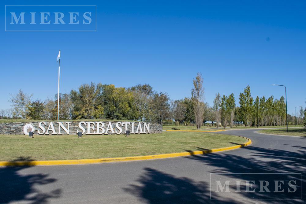 Lote a la laguna en venta en Area 10 San Sebastián