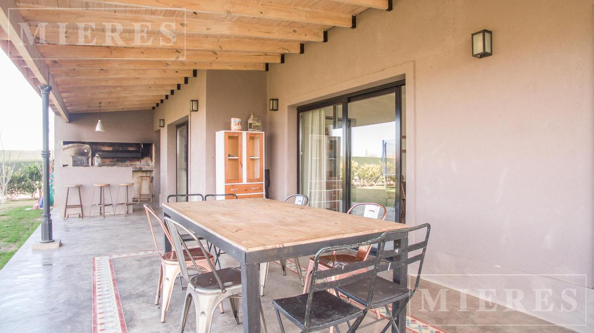 Casa en venta sobre lote interno en  Area 1 San Sebastián