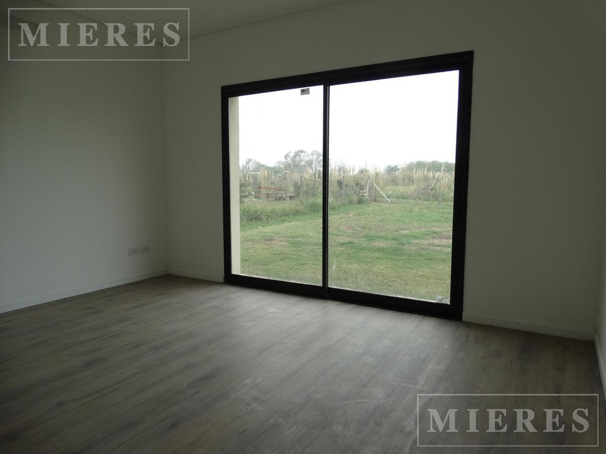 Casa en venta sobre lote interno en Area 2 San Sebastián