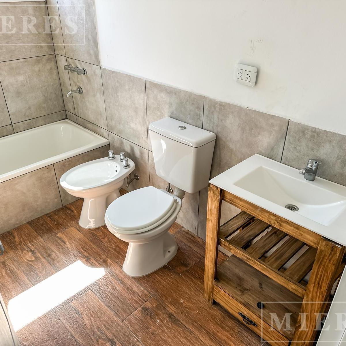 Foto de Casa en venta sobre lote interno en Área 1 San Sebastián, imagen 2