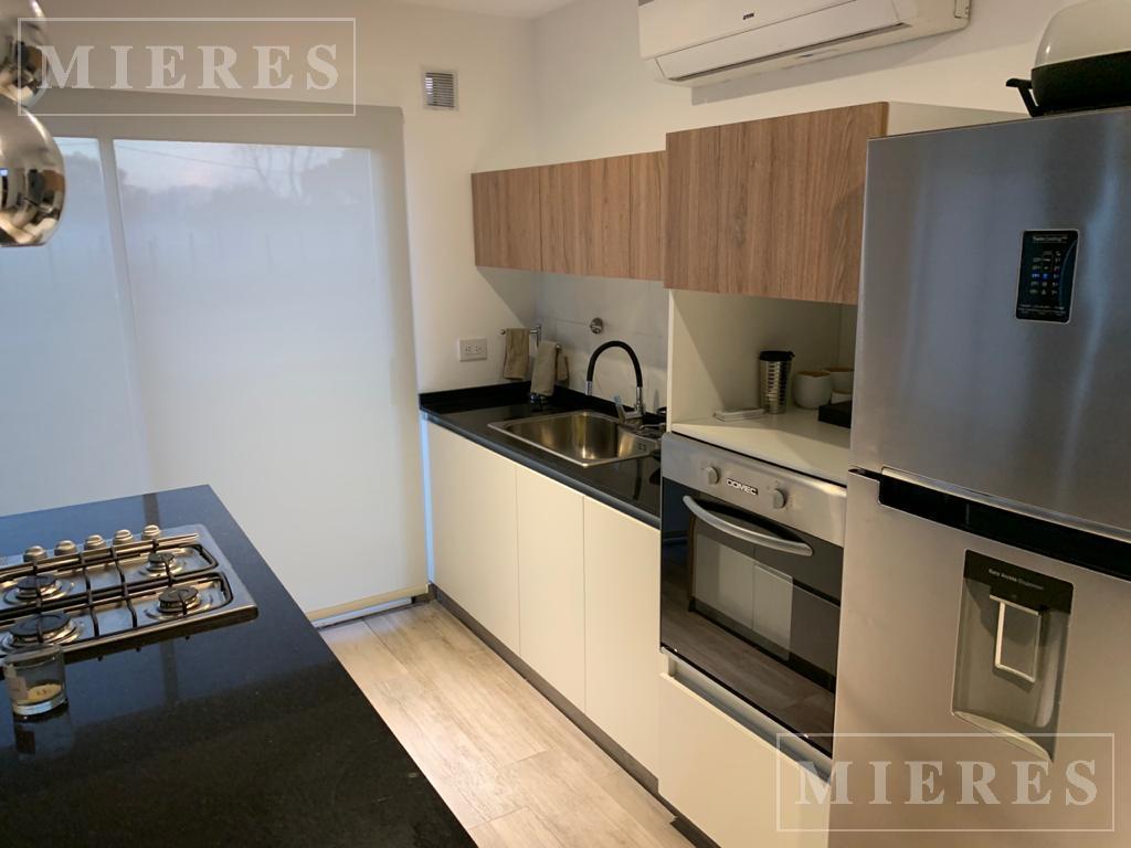 Foto de Casa en venta sobre lote interno en Área 1 San Sebastián, imagen 2