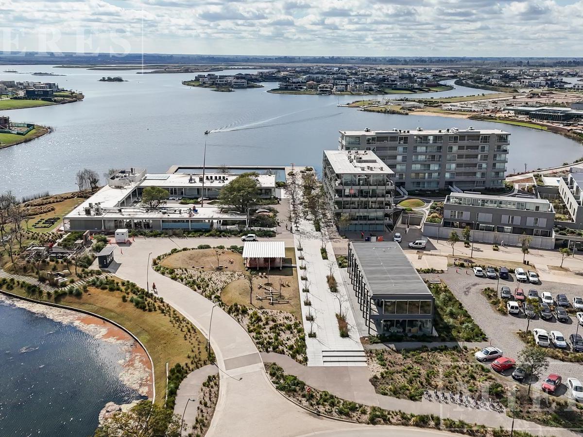 Lote a la laguna en venta en Puertos barrio Amarras