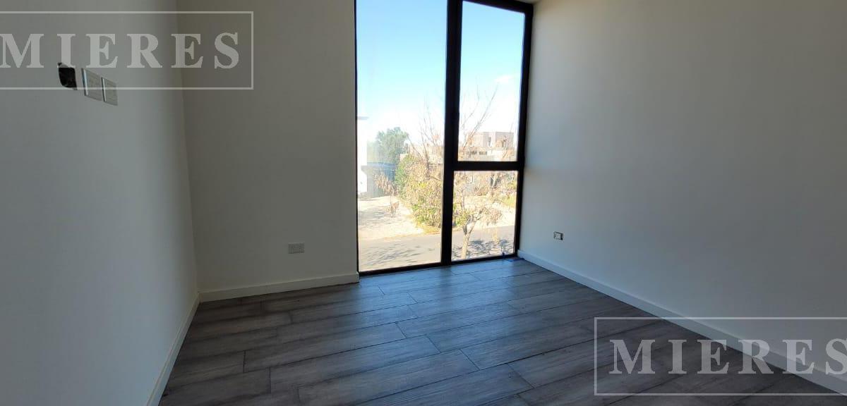 Foto de Casa en venta sobre lote a la laguna en El Cantón Golf, imagen 4