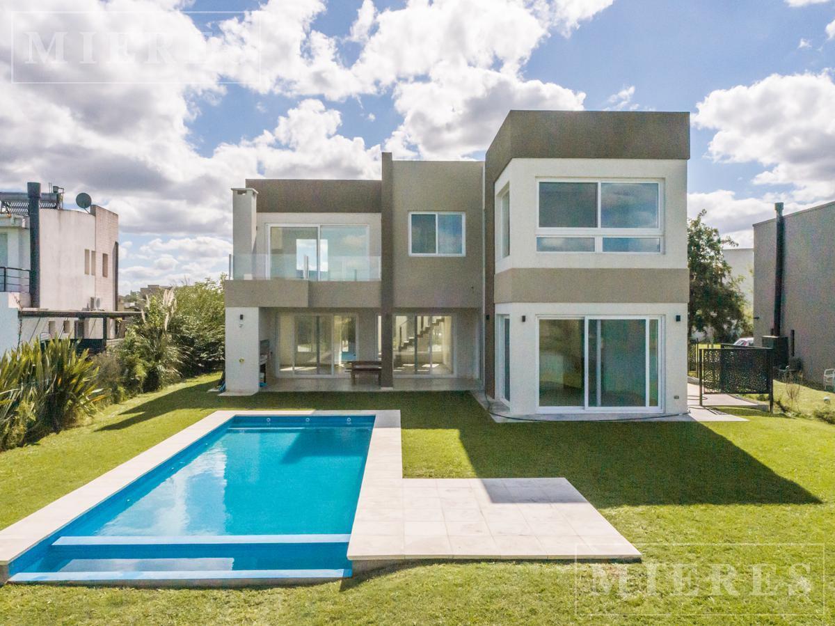 Casa en Venta con Renta Sobre Lote a La Laguna en El Cantón Barrio Norte 4
