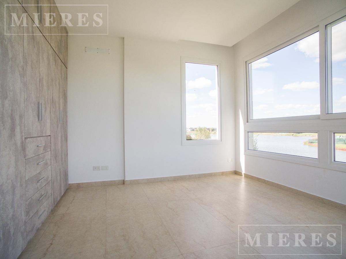 Casa en Venta con Renta Sobre Lote a La Laguna en El Cantón Barrio Norte 1