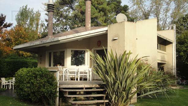 Moderna Casa en Venta Desarrollada en Dos Plantas en Olivos Golf Club 2