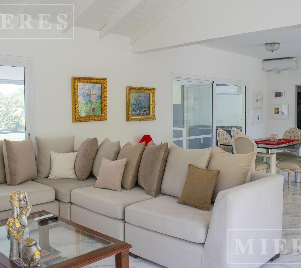 Casa en venta sobre lote interno en Haras Santa Maria Barrio Las Lomas