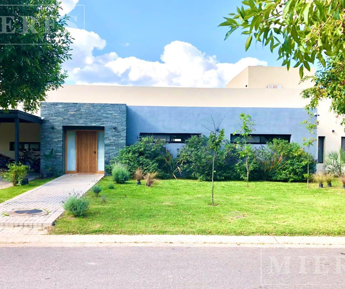 Casa en venta sobre lote interno en Haras Santa Maria Barrio El Remanso