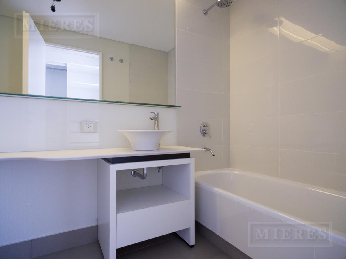 Excelente departamento en venta en el centro de San Isidro.