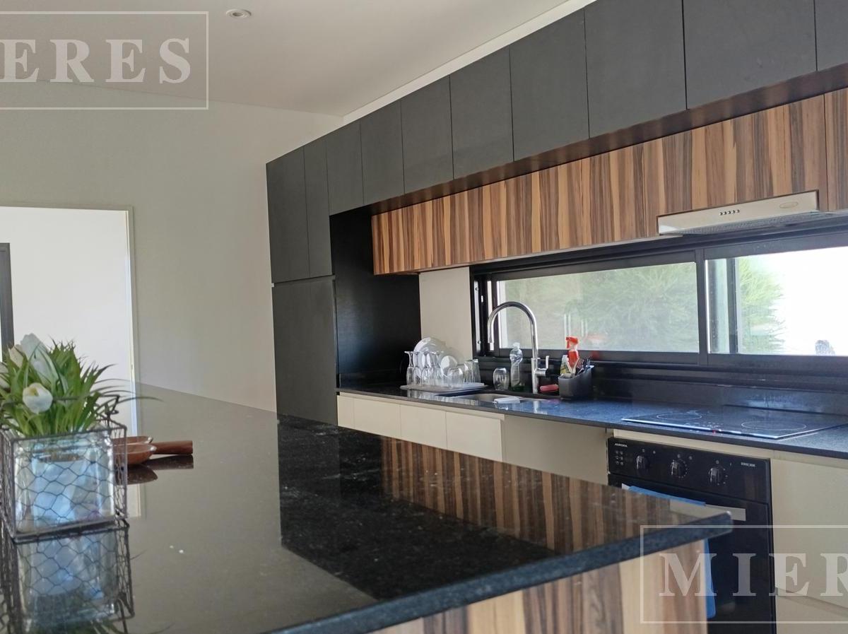 Casa en venta en Puertos Barrio Araucarias