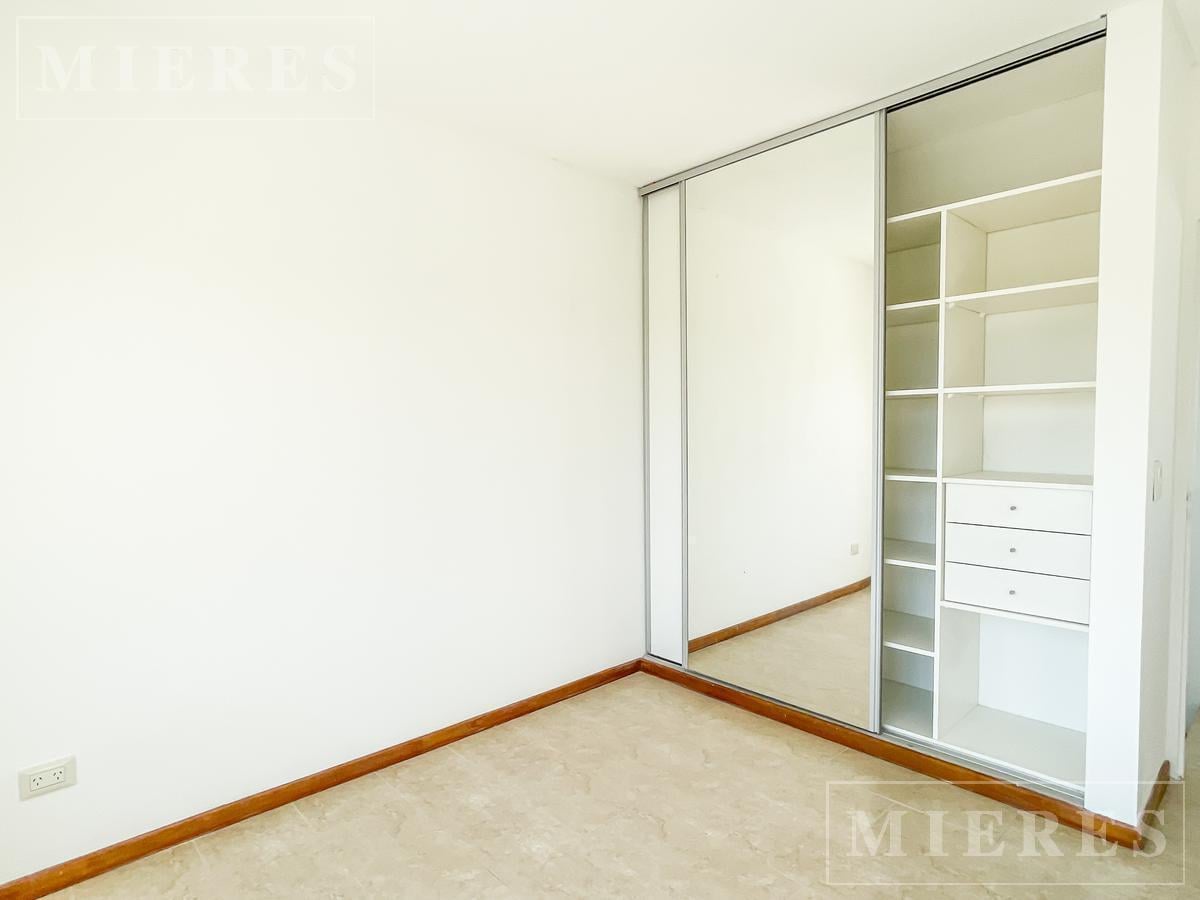 Casa en venta sobre lote interno  Barrio Acacias Puertos