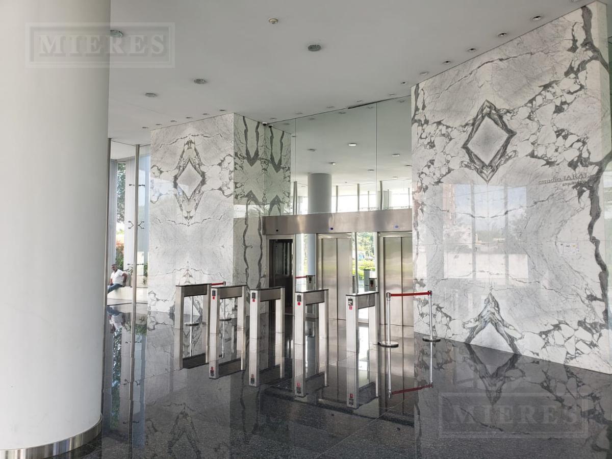 Oficina en alquiler de 225 m2 en semipiso de Edificio Torre de las Naciones , Tigre