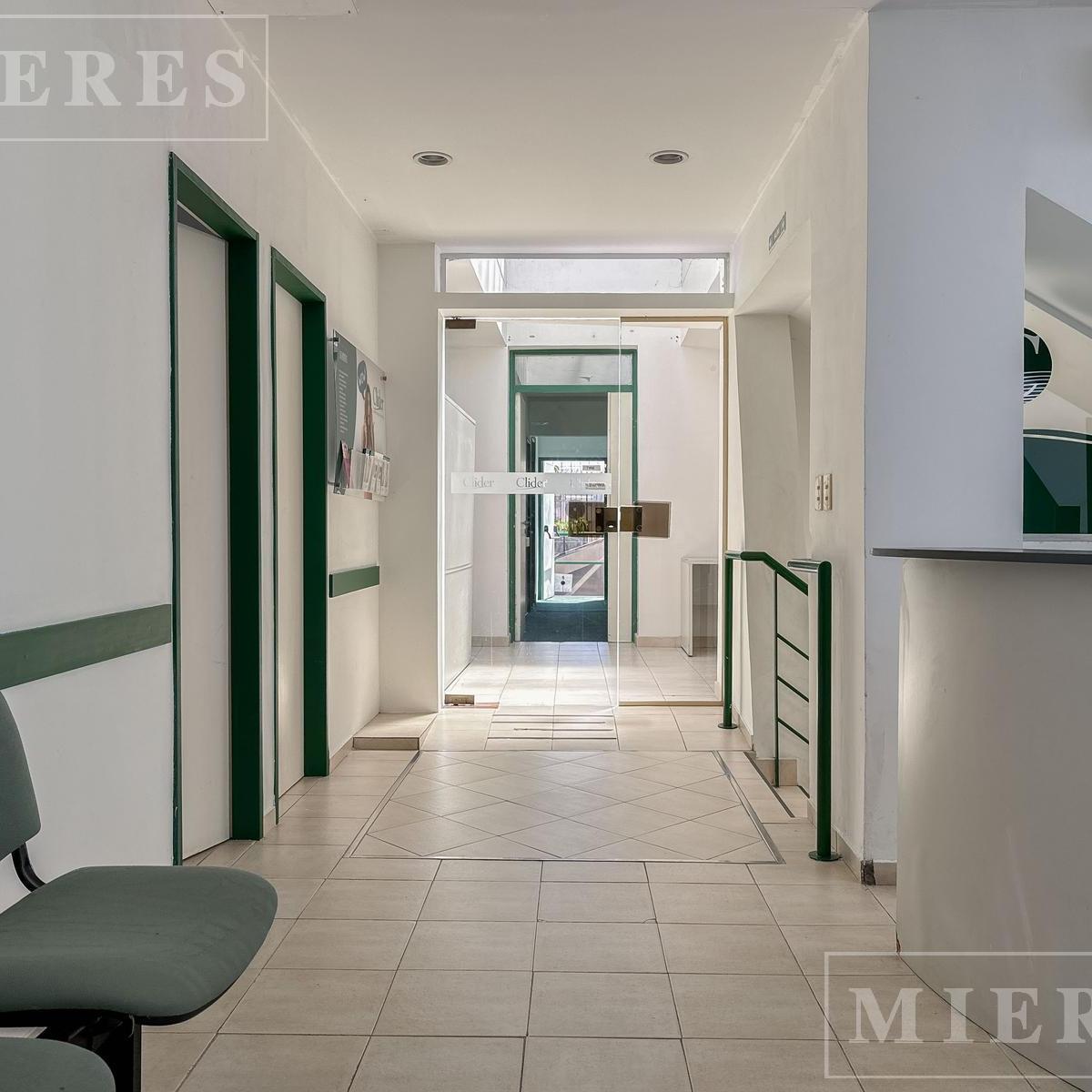 Excelente PH Para Consultorios/ Oficinas en Acassuso 1