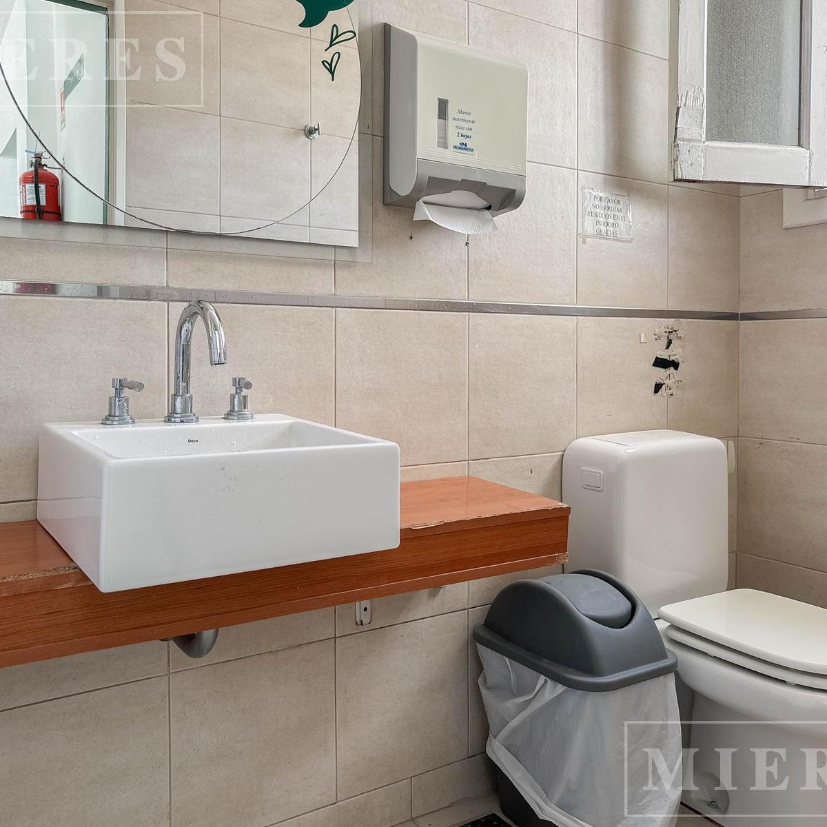 Excelente PH Para Consultorios/ Oficinas en Acassuso 2