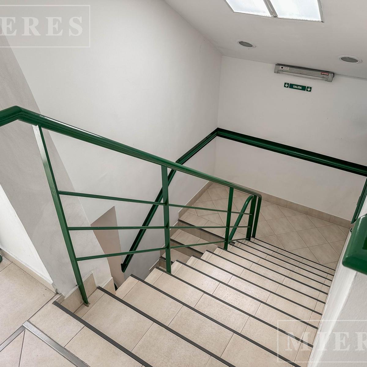 Excelente PH Para Consultorios/ Oficinas en Acassuso 5