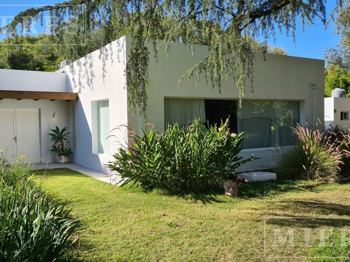 Casa en  venta en barrio San Antonio, Loma Verde