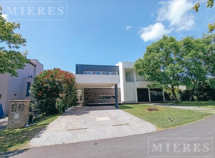 Casa en venta en Talar del Lago II - Bancalari. 1