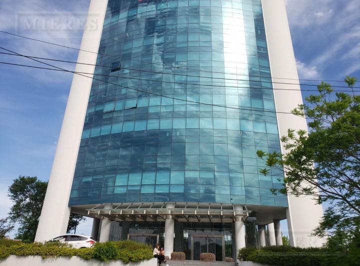 Oficina en alquiler de 225 m2 en semipiso de Edificio Torre de las Naciones , Tigre