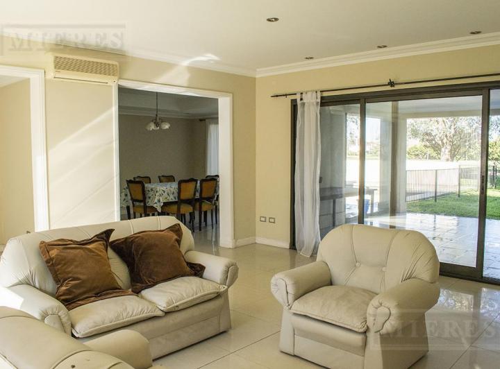 Importante casa en venta en Ayres de Pilar 5