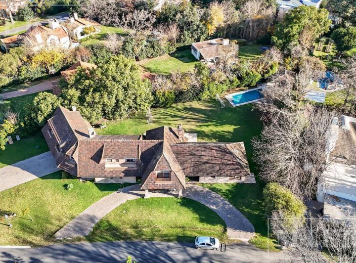 Importante casa en venta en Olivos Golf Club 2