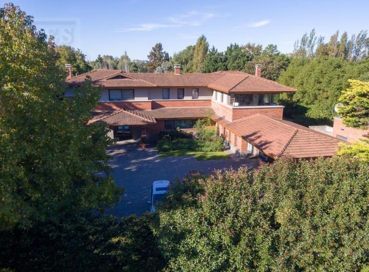 Importante casa en venta de 1230m² en  Altos De Pilar 3