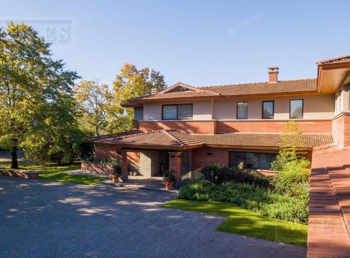 Importante casa en venta de 1230m² en  Altos De Pilar 4