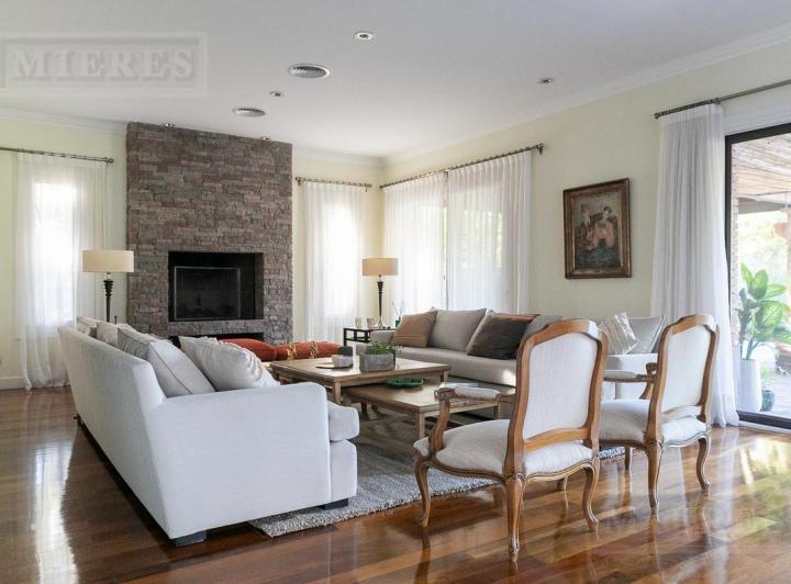 Importante casa en venta de 1230m² en  Altos De Pilar 5